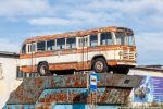 Памятник автобусу на ул. Проминдустрии, г. Воркута.