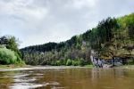 Скалистые берега реки Ай.